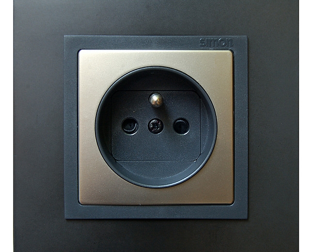 Osprzęt Gniazdo Simon Kontakt